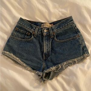 Urban Outfitters Levi’s Jean shorts